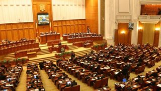 Cat incaseaza lunar un parlamentar. Un deputat USR a facut publice sumele