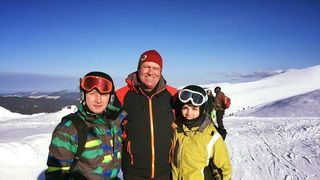 Presedintele Klaus Iohannis, la schi in Muntii Sureanu, unde s-a fotografiat cu turistii