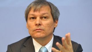 Dacian Ciolos spune ca nu exclude sa intre intr-un partid sau sa infiinteze unul: "Ma gandesc la toate solutiile pentru a fi util"