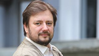 Cel mai cunoscut analist politic are un salariu de peste 9.000 de lei pe luna! Cristian Pirvulescu detine doua apartamente si trei masini