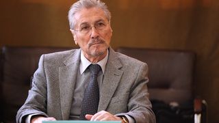 Guvernul a decis sa ii acorde fostului presedinte Constantinescu un ajutor financiar de 15.000 de lei pentru promovarea invatamantului romanesc