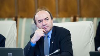 Ministrul Justitiei se judeca pentru o pensie lunara de 10.000 de lei! Tudorel Toader are venituri fabuloase