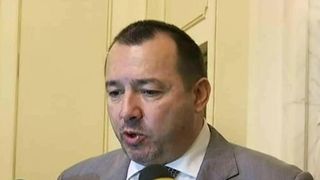 Deputatul care vrea sa "traga" in protestatari sustine ca salariul de 5.000 de lei e prea mic: "Nu ma descurc"