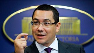 Victor Ponta se ofera sa salveze pasagerii aruncati din "barca" PSD, dupa ce Dragnea a cerut plecarea lui Daniel Constantin din Guvern