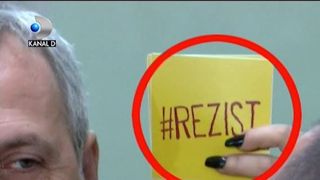 Scandal la audierea lui Liviu Dragnea. Mai multi protestatari l-au incercuit pe seful PSD si i-au cerut demisia