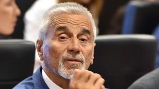 Consilierul care a bruscat o femeie la sedinta prezidata de Gabriela Firea are 870.000 de euro in conturi! In 2008, cand a intrat in politica, Petre Chirica declara doar 37.000 de dolari!