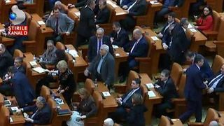 Au grija sa le mearga din ce in ce mai bine! In noua lege a salarizarii, parlamentarii si-au dublat salariul.