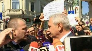 Scandal la Inalta Curte! Ce le-a raspuns Liviu Dragnea unor protestatari care i-au cerut demisia din fruntea Camerei Deputatilor