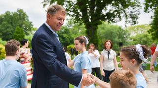 Iohannis a sarbatorit 1 Iunie impreuna cu copii din lotul Special Olympics Romania