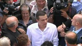 Sorin Grindeanu, baie de multime la Timisoara. Premierul a izbucnit in lacrimi cand s-a adresat oamenilor: "Nu o sa poata sa ma excluda Liviu Dragnea din partid de cate ori ma voi reinscrie"