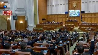 Politicientii fierb mai rau ca inainte de alegeri! Nu se mai adopta nicio lege in tara noastra pina nu se voteaza motiunea, acuza opozitia