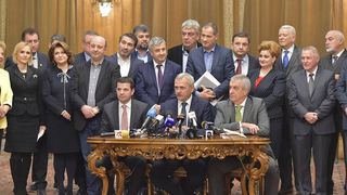 PSD a indatorat tara cu 10 miliarde de euro, in 7 luni! Guvernele Grindeanu si Tudose au imprumutat 553 de euro pe secunda