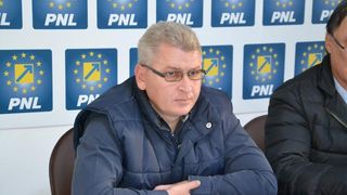 Deputatul PNL Florin Roman anunta ca intra in greva foamei şi ca va protesta in fata biroului lui Liviu Dragnea