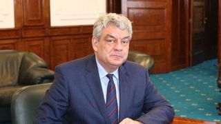 Tudose, catre un secretar de stat in Ministerul Transporturilor: Daca in primele 12 ore de la caderea ultimului fulg de zapada dupa viscol nu se circula la negru, plecati acasa toti