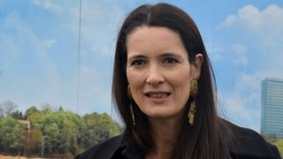 Raspunsul pe care i l-a dat Clotilde Armand unui roman care a trimis-o in Franta sa faca politica!