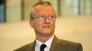 Medicul care a anuntat ca nu ii va trata pe participantii la protestele impotriva guvernului a desfiintat politicieni celebri! Vezi ce a spus Razvan Constantinescu despre Vadim Tudor sau despre Paunescu