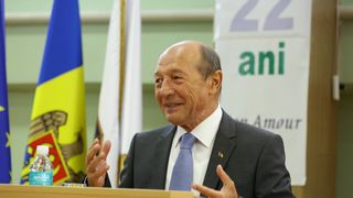 Basescu despre revolutia fiscala: Asistam la un spectacol riscant si mincinos, in care ei spera ca propaganda va acoperi tot ceea ce nu au facut. Romania este jucata si lasata in seama hazardului