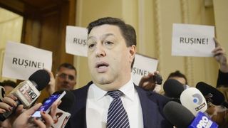 Schimb de replici halucinant in Parlament! "Am poza ca sunteti sofer/ Am poza in care faceti..."