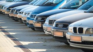 Ei sunt deputatii cu cele mai multe masini in propriul garaj! Trei parlamentari detin cate 5 bolizi!