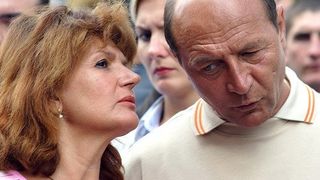 Maria Basescu nu primeste pensie, desi sustine ca a fost angajata! Sotia fostului presedinte a lucrat in turism, dar nu incaseaza nici un un leu!