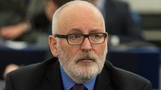 Timmermans: Parlamentul Romaniei nu a dat pana acum semne sa reactioneze la recomandarile facute de Comisia de la Venetia. Daca ajungem la concluzia ca regulile sunt incalcate, nu vom ezita sa aducem in fata instantei Guvernul roman