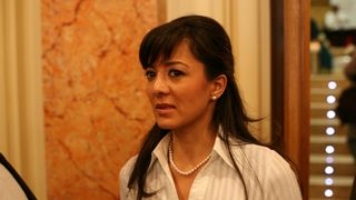 Oana Niculescu Mizil, şi-a lăsat fetiţa &icirc;n parc, alături de bunică şi de bona filipineză, si a plecat