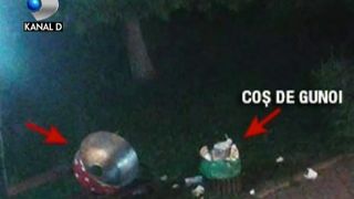 Imagini groaznice. Vata pe bat, un focar de infectiei. Vasele in care se pregateste desertul, asezate langa un tomberon