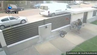 Tupeu fara limite. A furat o bicicleta ziua in amiaza mare si a fugit cu ea