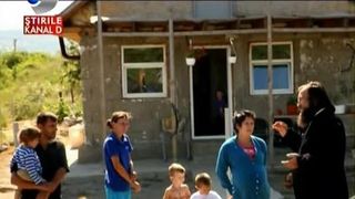 Preotul care indeplineste dorintele copiilor saraci din Iasi. Parintele Damaschin, ingerul copiilor nevoiasi