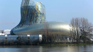 Franta a construit un parc al vinurilor. Cum arata maiestuoasa constructie. Vei ramane impresionat