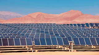 Chile are destula energie fotovoltaica incat o da gratuit consumatorilor. Companiile de utilitati nu se bucura atat de mult