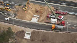 De 6 milioane de euro si doua zile au avut nevoie drumarii olandezi pentru a construi un tunel sub o autostradă circulata