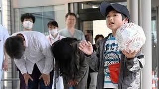 Baietelul japonez care a stat sase zile in salbaticie dupa ce a fost abandonat de parinti a iesit din spital. Ce gest au facut tatal si mama copilului pentru a-si cere iertare