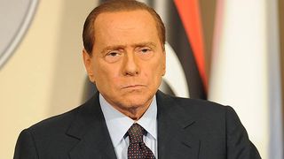 Fostul premier italian Silvio Berlusconi, internat in spital. Va fi operat marti pe inima