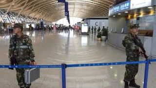 Patru persoane au fost ranite pe aeroportul din Shanghai, in urma unei explozii. Dizpozitivul a fost realizat dintr-o doza de bere. Momentul a fost inregistrat