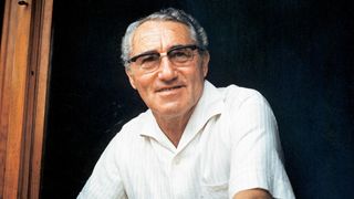 El e omul care a creat cea mai mare firma de pantofi sport din lume! Era cizmar, iar acum compania lui valoreaza peste 14 miliarde de euro