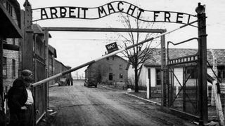 Un fost gardian de la Auschwitz, in varsta de 94 de ani, este judecat azi pentru complicitate &icirc;n uciderea a cel puţin 100.000 de evrei: "Imi e rusine"