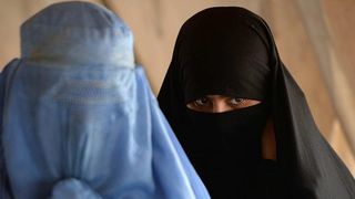 Bulgaria face un pas impotriva musulmanilor. Parlamentul interzice purtarea elementelor de vestimentatie care acopera fata