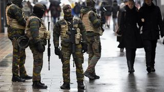 Belgia mentine nivelul de alerta 3 dupa arestarea a 12 persoane care ar fi planuit un atac terorist la Bruxelles