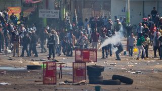 Opt morti si o suta de raniti, in urma ciocnirilor violente intre profesori si politisti in Mexic