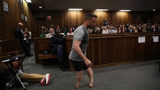 Oscar Pistorius, amenintat ca va fi batut si abuzar in puscarie. Familia a fost avertizata ca trebuie sa dea mita
