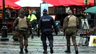 Centura cu explozibil care a creat panica in centrul Bruxelles-ului continea de fapt sare si biscuiti