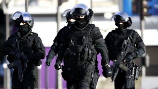 ATAC armat in Franta. Doi barbati au fost impuscati mortal