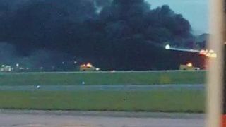 Panica in aeroport. Un avion care zbura spre Milano a luat foc chiar pe pista