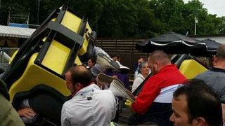 Momente de groaza intr-un parc de distractii din Scotia. Un montagne russe a deraiat, iar copiii au zburat de la 11 metri. Zece persoane au fost ranite. Imagini dramatice