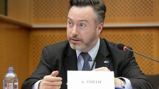 A facut senzatie in Parlamentul European. Toata lumea s-a ridicat sa il aplauze. Discursul fabulos al unui europarlamentar scotian carea vrea sa ramana in UE