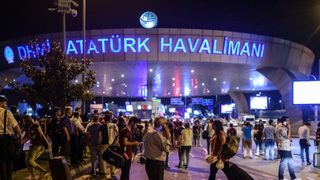 S-au reluat zborurile pe aeroportul Ataturk, dupa atacurile teroriste