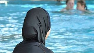 Elvetia: Le-a fost refuzata cetatenia pentru ca nu au vrut sa participe la cursuri mixte de inot