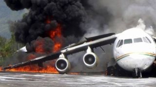 Cel putin 5 oameni au murit, dupa ce un avion s-a prabusit in Turcia