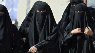 Amenda de 9200 de euro pentru cei care poarta val islamic in Elvetia